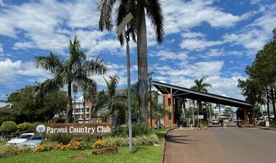 Melli González en recorrida por Paraná Country Club