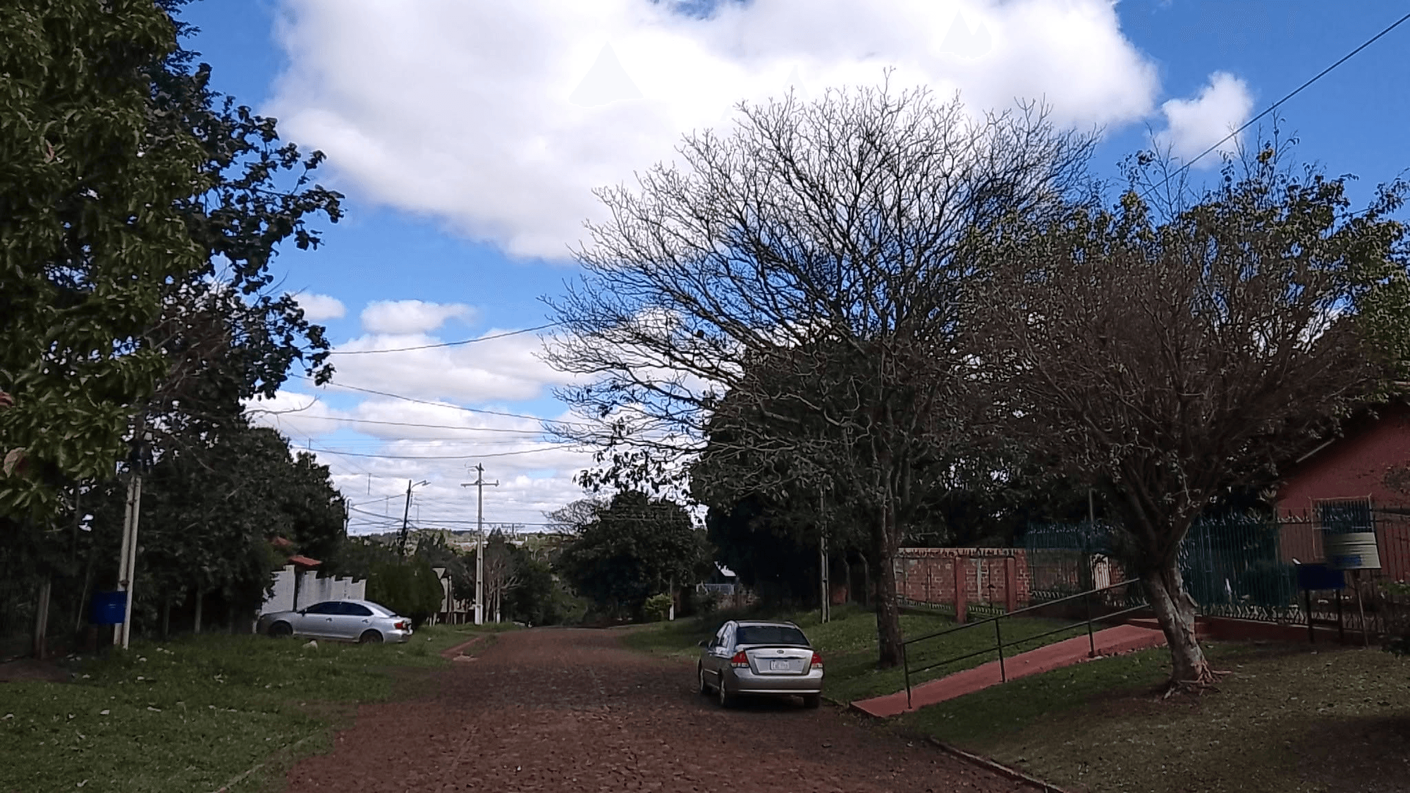 Melli González en recorrida por Barrio Santo Domingo
