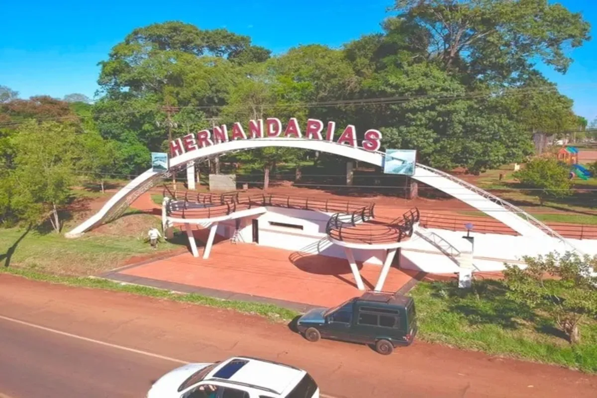 Melli González en recorrida por el Centro de Hernandarias